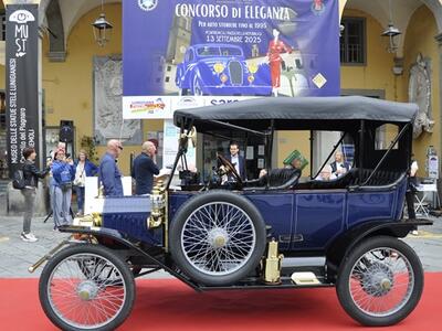 Incantano le auto d&#039;epoca a Pontremoli nel I° Concorso di Eleganza per Auto Storiche AC Massa Carrara