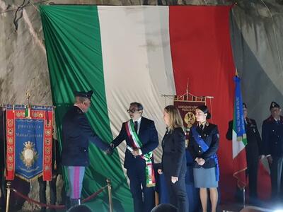 La Polizia di Stato celebra 174 anni tra il marmo delle Apuane: Fantiscritti si trasforma in un tempio di legalità e bellezza