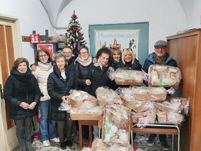 La Fondazione CrC ancora accanto alle Caritas: consegnate le strenne natalizie per il 2025
