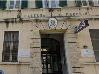 Sorpreso nel tentare un furto e con un martello in un locale a Carrara in piena notte: 37enne arrestato dopo aver ferito un carabiniere