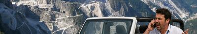 Paga in anticipo un tour guidato alle cave ma viene lasciato a terra e gli negano anche il rimborso: la sgradita avventura di un turista  a Carrara