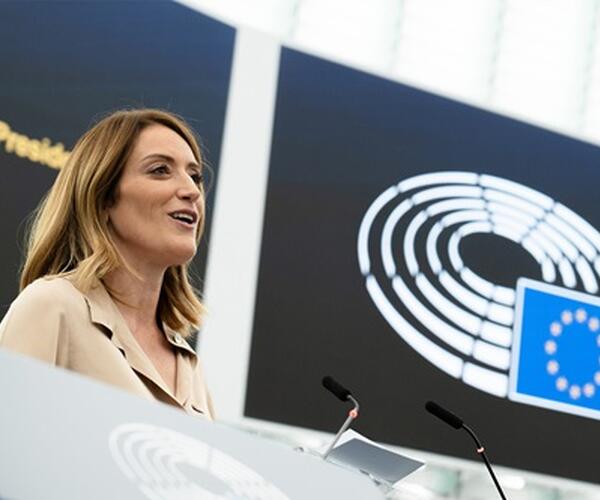 La battaglia della consigliera Maria Mattei per le donne iraniane trova il supporto della presidente del Parlamento Europeo Roberta Metsola
