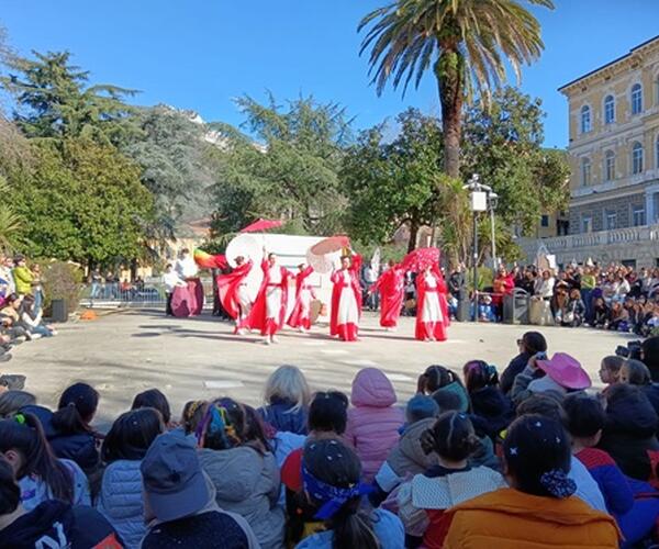 Creatività, arte, musica e cultura: la meglio gioventù del liceo artistico Gentileschi di Carrara nel suo storico Carnevvale