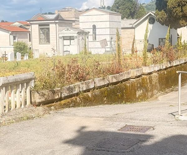 Lo Sportello del Cittadino di Fratelli d'Italia Massa sul cimitero di Mirteto: “Mesi di degrado e silenzio. Ora l'Amministrazione dia una data ai cittadini”