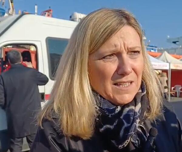 Ocean Viking: concluso lo sbarco a Marina di Carrara, tutti i migranti sono già partiti per i centri d’accoglienza