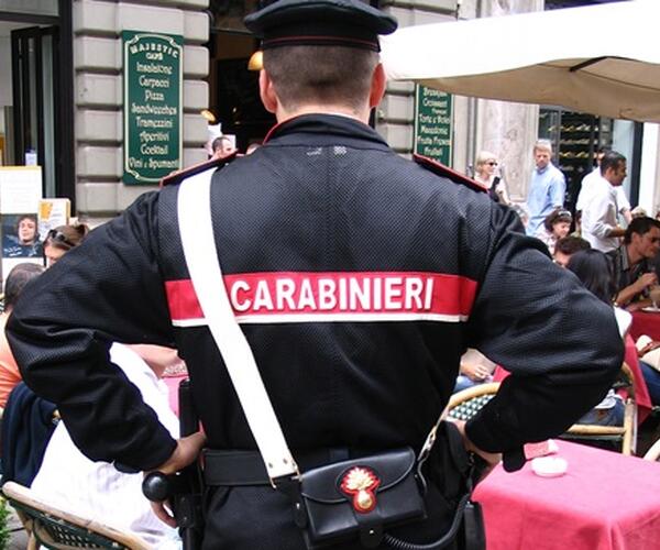 Ubriaco a Massa nella 'zona rossa' fa resistenza al controllo dei carabinieri: arrestato un 44enne italiano