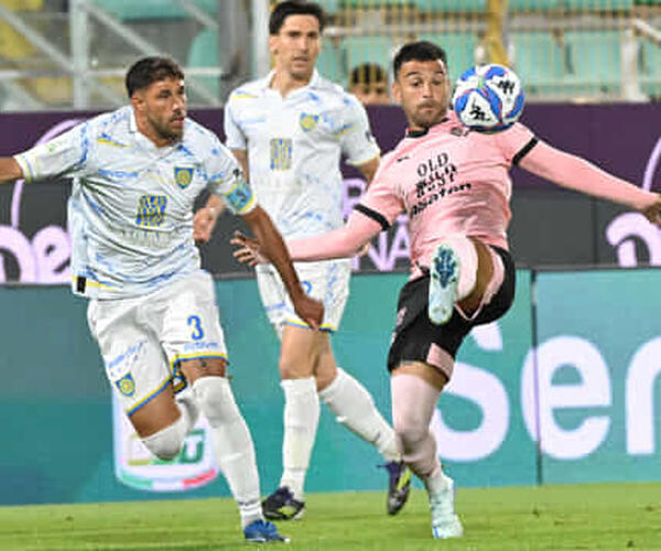 La Carrarese pareggia, in dieci, a Palermo nel recupero della 34^ giornata e chiude un campionato fantastico in cui ha confermato la serie B