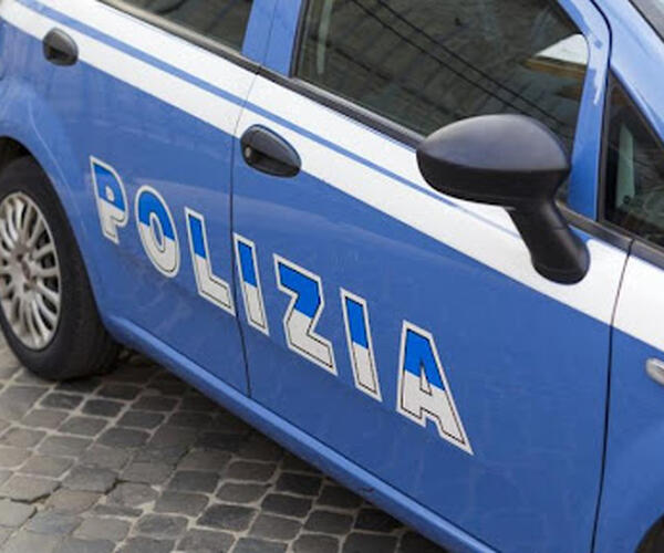 Un ristorante abusivo in un sottoscala senza finestre: la scoperta e l'intervento della polizia di Massa Carrara