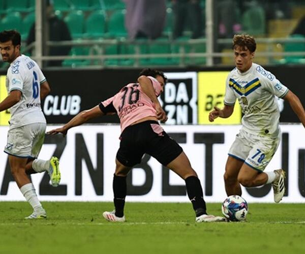 Una grande Carrarese tenta il colpaccio a Palermo ma cade 2-1.