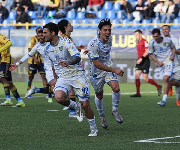 Un rigore di Torregrossa assicura il pareggio alla Carrarese in casa della Juve Stabia