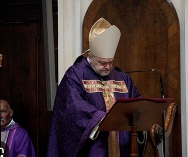 "Il sacrificio di mio figlio non sia stato vano" Le parole del Vescovo Vaccari ai funerali di Giacomo Bongiorni: un'omelia che ha fatto tremare una città intera