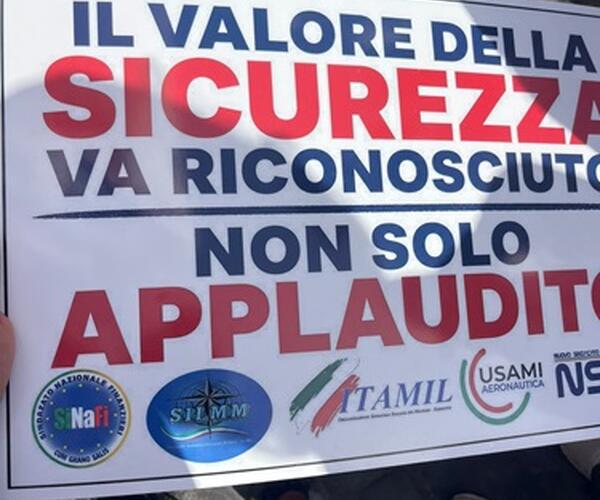 Mortificato il personale in uniforme: per la prima volta manifestazione di protesta a Roma di Carabinieri, Marina Militare, Aeronautica e Guardia di Finanza