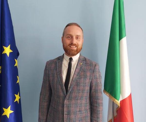 "Il professor Bacelli, portato da Anpi, ha sfruttato l'occasione del consiglio comunale solenne per fare una bieca propaganda contro il governo e Israele": il vicesindaco Andrea Cella spiega le ragioni che lo hanno spinto ad abbandonare la sala