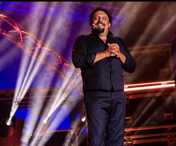 Sale la febbre per Enrico Brignano: sold out per lo spettacolo di Carrara Fiere dell'11 aprile