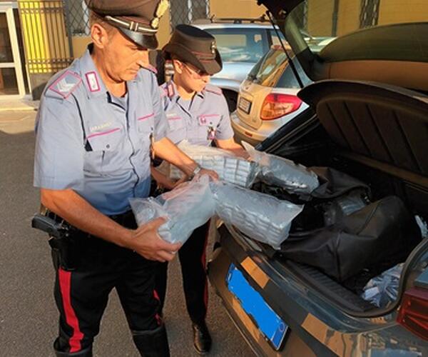 Trovata a Marina di Massa  con 140 chili di droga per un valore di un milione di euro: arrestata dai carabinieri donna marocchina