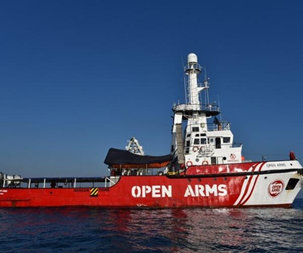 La nave Open Arms sta facendo rotta verso Marina di Carrara. Sabato 6 giugno previsto lo sbarco di 58 migranti