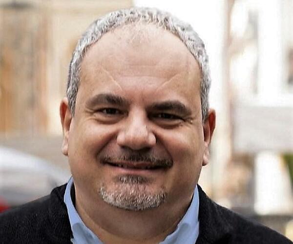 Simone Caffaz, consigliere comunale di opposizione Carrara: "La città che certifica la notte e sfratta il giorno"