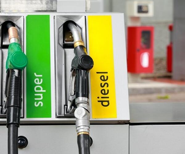 "Resa totale del governo sul caro carburante": la posizione di Rifondazione Comunista Massa Carrara