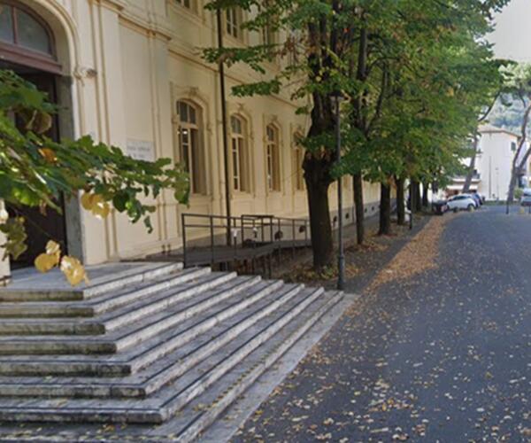 Polizia municipale negli orari di ingresso e uscita  della scuola Gentili di Fossola: la richiesta del consigliere Manuel di FdI