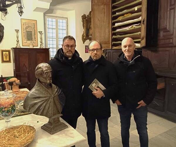 Uno sfregio alla comunità cristiana e a tutta la città: così l'onorevole Amorese nell'incontro con  Don Piero Albanesi dopo la profanazione del Duomo di Carrara