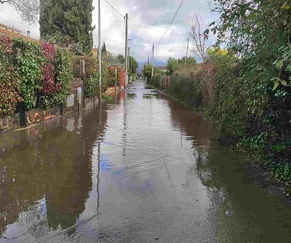 Marina di Carrara, via dei Corsi impraticabile: la denuncia di Rossella Lera  di Patto per il Nord Toscana