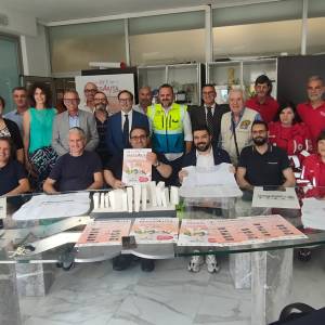 foto gruppo conferenza presentazione Massa Aiuta 30-5-25