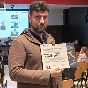 Fabio Furia presidente Associazione Presepe Vivente Equi dopo aver ricevuto il riconoscimento a Roma (repertorio Presepe Vivente Roma 2024)