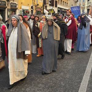 La sfilata per le vie di Roma (repertorio Presepe Vivente Roma 2024)