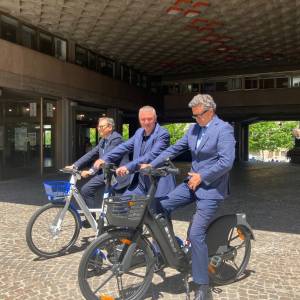 presentazione mezzi BitMobility Francesco Persiani+Michele Francione+Roberto Acerbo