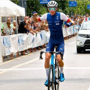 Paul Seixas vincitore del Giro della Lunigiana 2024 - L'arrivo vincente in via Chiodo alla Spezia nella prima tappa