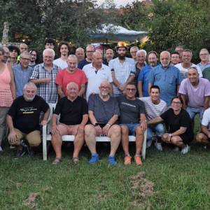 La squadra dei volontari con i dirigenti del Casano Ssd
