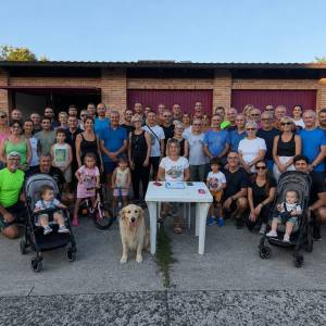 FOTO DI GRUPPO DURANTE LA RACCOLTA FIRME